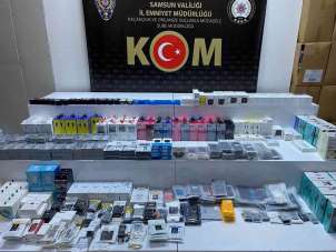 Samsun'da 925 kaçak telefon aksesuarına el konuldu