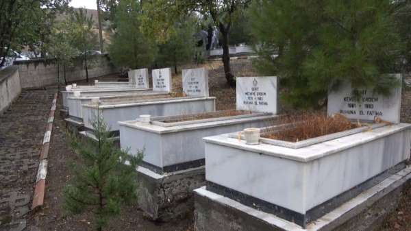 Siirt'te PKK'lı teröristlerin katlettiği 13'ü çocuk 22 vatandaş törenle anıldı