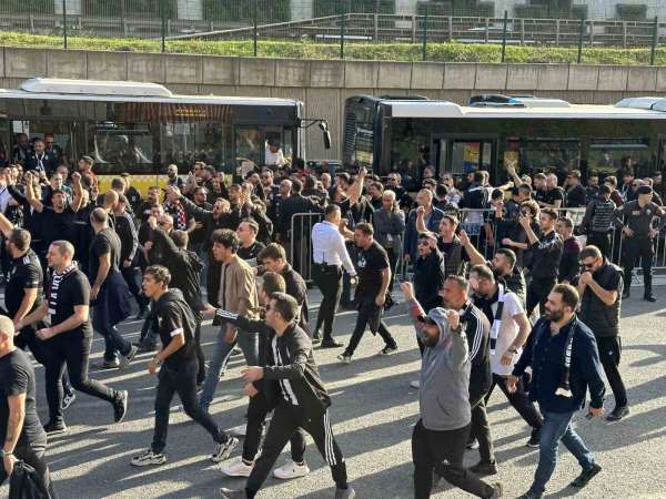 Beşiktaşlı taraftarlar RAMS Park'a geldi