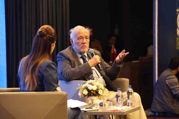 İlber Ortaylı: 'Türkiye Cumhuriyeti, Osmanlı'nın devamıdır'