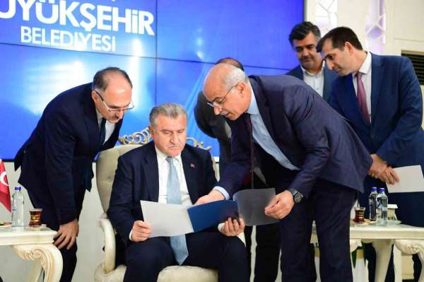 Bakan Bak: 'Güzel projeler kazandırıldıkça gençlerimiz faydalanacak, desteklerimiz 2026'da da devam edecek'