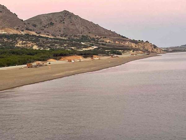 Güneşin en son battığı yere 10 bin kişilik plaj yapıldı