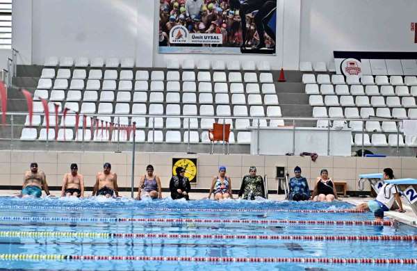 Muratpaşa'da ücretsiz yüzme eğitimleri başladı