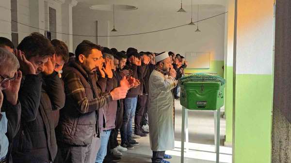 Tır kazasında hayatını kaybeden 22 yaşındaki sürücü son yolculuğuna uğurlandı