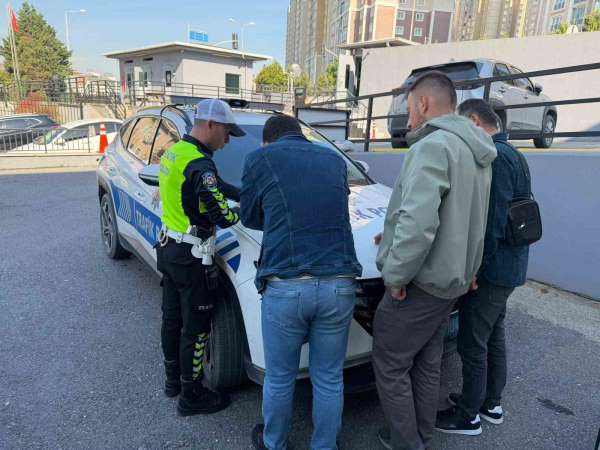 Başakşehir'de trafikte saldırı amacıyla araçtan inen 2 sürücüye 360 bin lira ceza