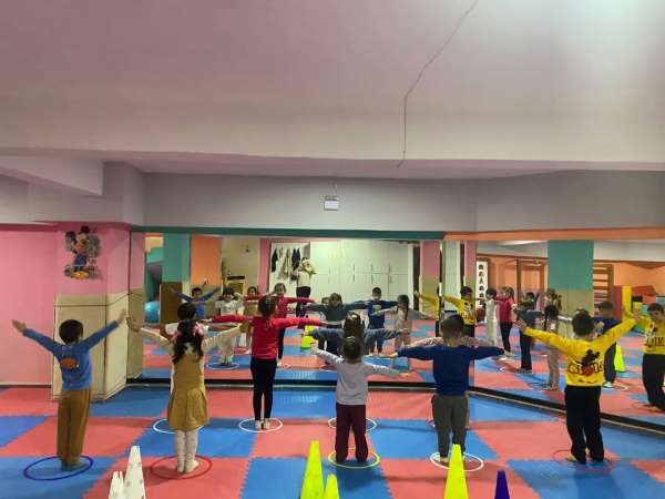 Germencik'te minikler hem eğleniyor hem spor yapıyor