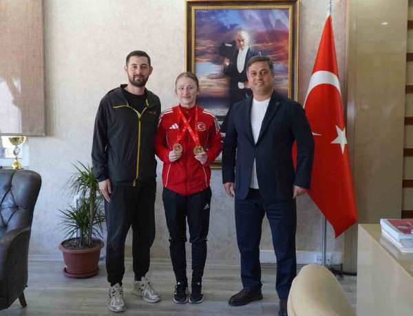 İl Müdürü Öztürk'ten Avrupa Şampiyonu Nurbade Büber'e ödül