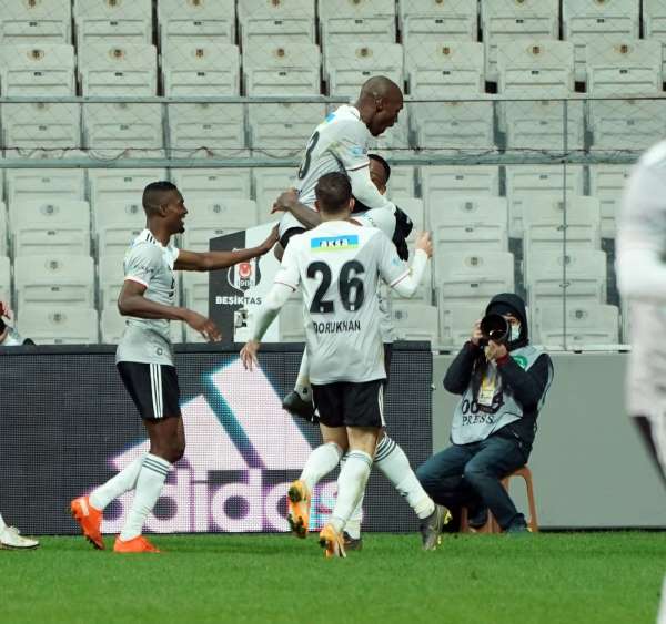 Beşiktaş ilk yarı işi bitirdi!