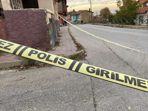 Kardeşi tarafından bıçaklanan abla kurtarılamadı
