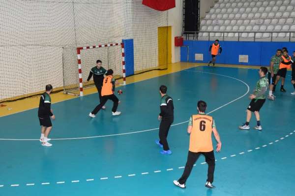 Rakip takımın 8 oyuncunun Covid-19 testleri pozitif çıkınca maç ertelendi