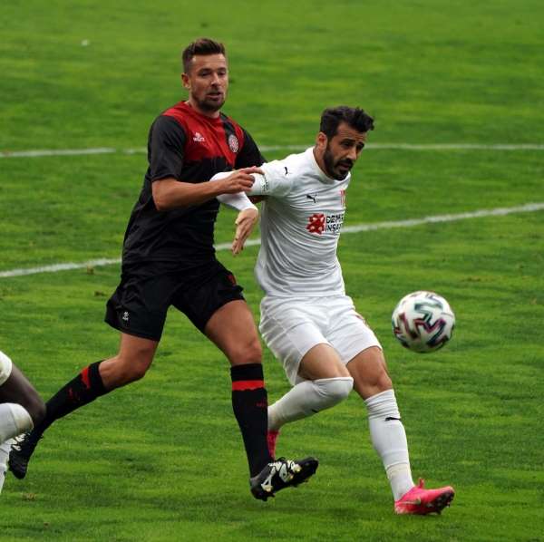 Süper Lig: Fatih Karagümrük: 0 - DG Sivasspor: 1 (İlk yarı)