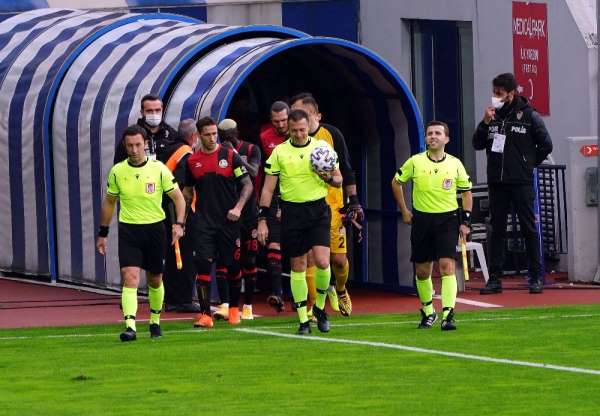 Süper Lig: Fatih Karagümrük: 0 - Sivasspor: 0 (Maç devam ediyor)