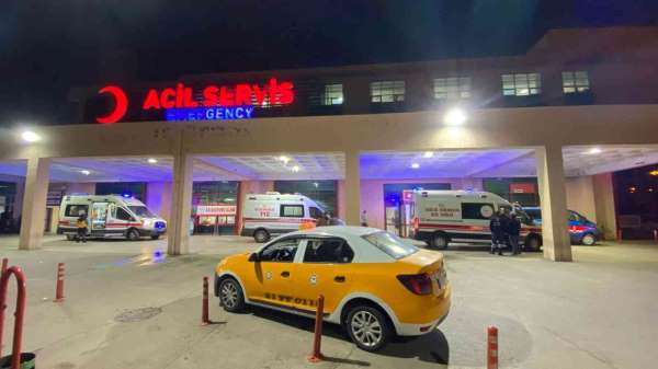 Pamuk işçilerini taşıyan minibüs kaza yaptı: 13 işçi hafif yaralandı - Diyarbakır haber