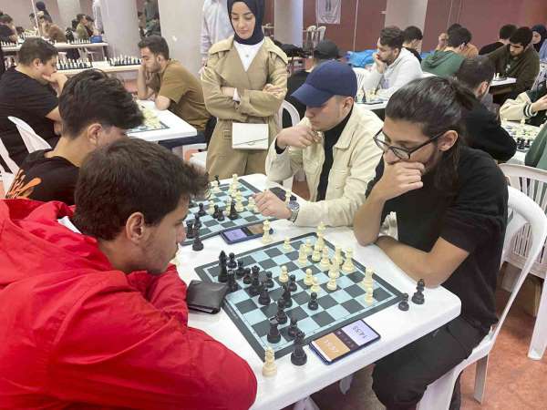 SUBÜ öğrencileri Satranç Turnuvası'nda derece elde etti