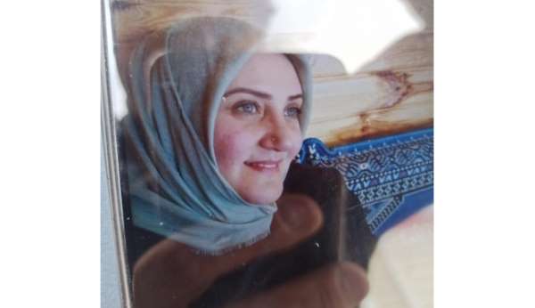 Eşini ve kendi arkadaşını bıçaklayarak öldürdü