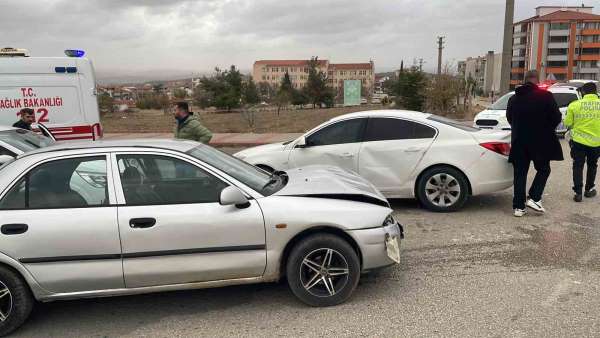 Keşan'da iki otomobilin çarpıştığı kazada 1 kişi yaralandı