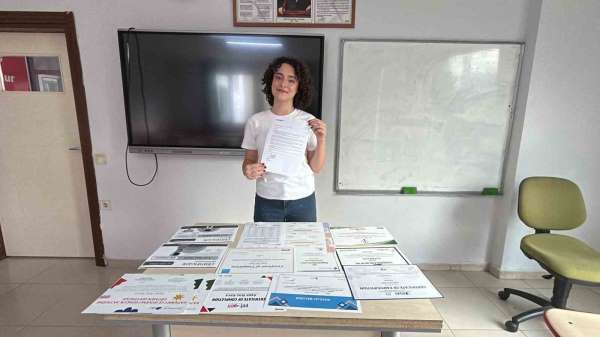 'Ders çalışırken yemek yemeyi bile unuttum' diyen Ayşe Naz, Amerikan Rice Üniversitesi'nden ve NASA'dan eğitim