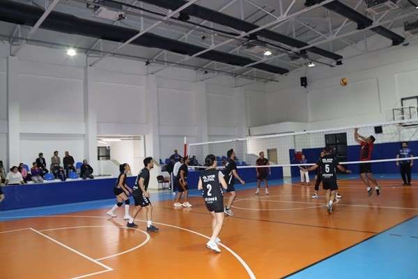 Köyceğiz'de öğretmenler arası voleybol turnuvası düzenlendi