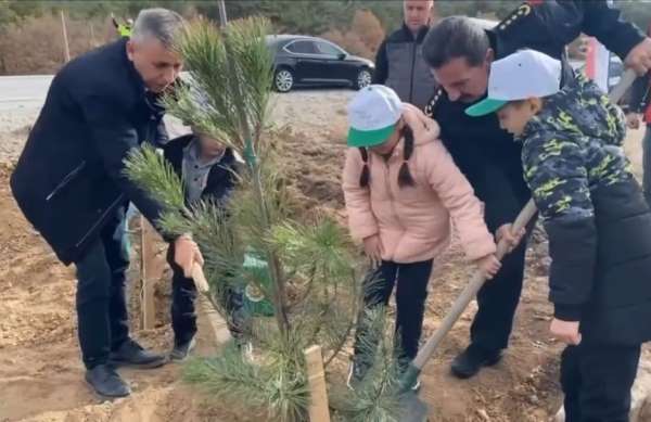 Kütahya'da şehitler anısına 400 fidan toprakla buluştu