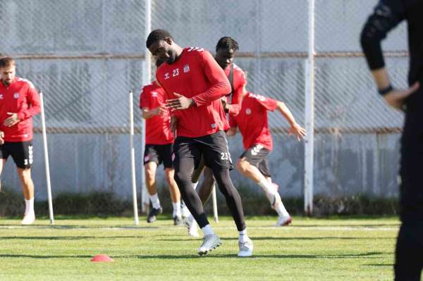 Sivasspor, duran top çalıştı