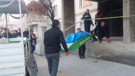 İnşaatın çatı katında erkek cesedi bulundu 