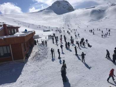 Hakkari'deki kayak merkezi hafta içi de hizmet vermeye başladı 