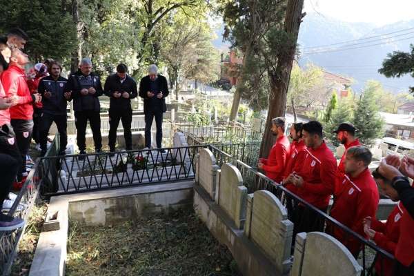 Samsunspor Zonguldak'ta efsanevi futbolcuyu unutmadı 