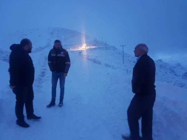Trabzon'un yüksek kesimlerinde kar yağışı sonrası mahsur kalan şahıslar kurtarıl