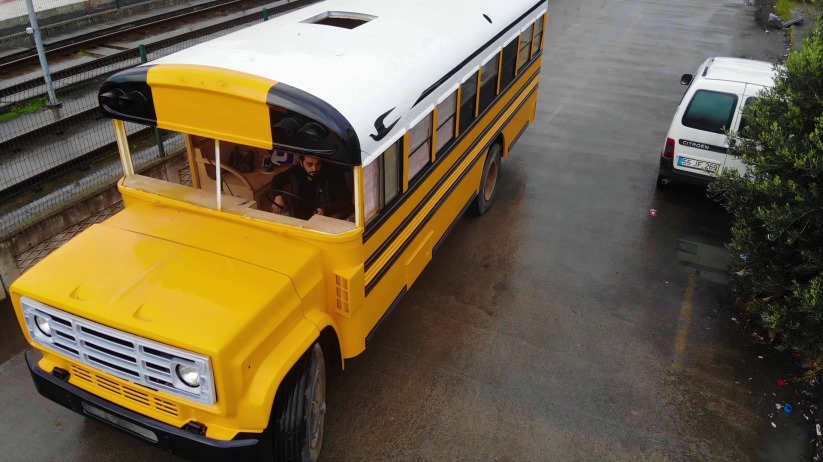 Samsun'da izlediği filmden etkilendi okul otobüsü yaptırdı