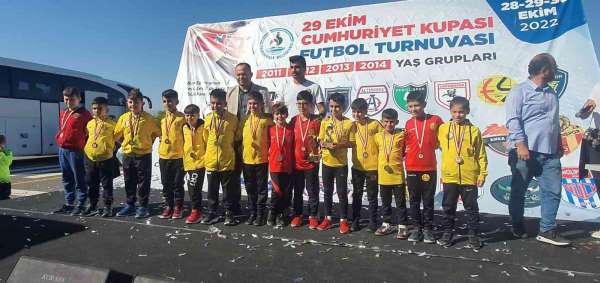 Eskişehirli minikler Cumhuriyet Kupası'nda farklı başarılar elde etti - Eskişehir haber