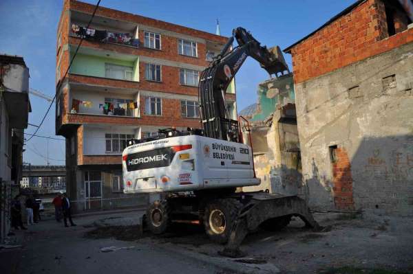 Samsun'da metruk binalar yıkılıyor