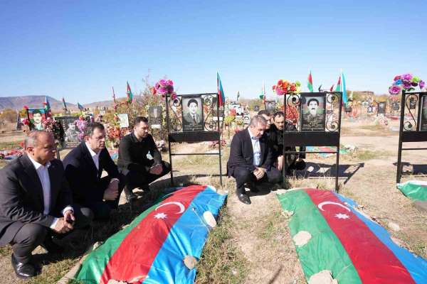 BBP Genel Başkanı Destici, Ağdam'da şehitliği ziyaret etti