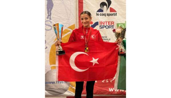 Bursa Büyükşehir Belediyesporlu Nazmiye Ak dünya üçüncüsü