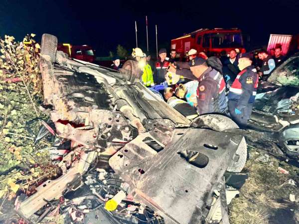 Edirne'de hatalı sollama zincirleme kazaya neden oldu: 1 ölü, 2 yaralı