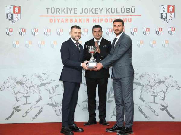 Eğil Belediye Başkanlığı koşusunu 'Menabinoğlu' kazandı