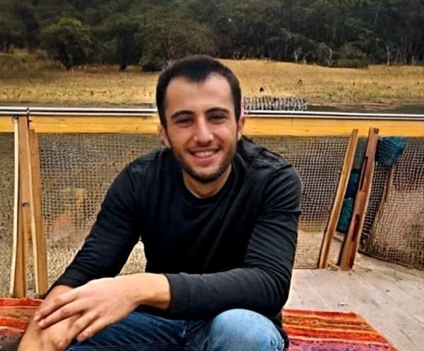 Motosikleti ile bariyerlere çarpan üniversite öğrencisi hayatını kaybetti