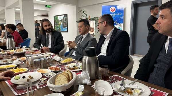 Rektör Topal: 'Üniversitemiz hoşgörü, dostluk ve bilimin evrenselliğini merkeze alan bir yapıya sahiptir'