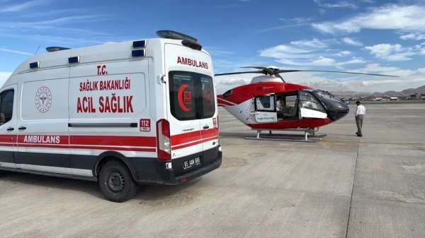 Trafik kazasında yaralanan şahıs ambulans helikopter ile Van'a getirildi