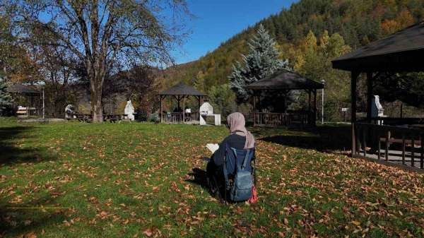 Türkiye'nin tek 'cadı kazanı' şelalesinde sonbahar manzaraları