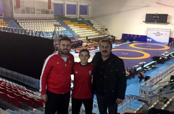 İlknur Akkuş, Türkiye Güreş Şampiyonasında Türkiye 3'ncüsü oldu 