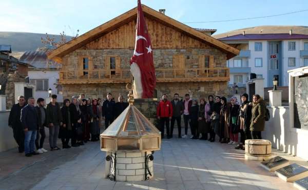 Polis ve üniversite öğrencilerinden Yukarı Kırzı Köyüne ziyaret 