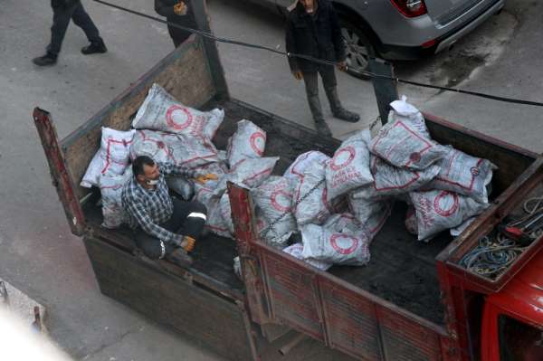 Kilis'te 14 bin dar gelirli aileye kömür dağıtımı sürüyor 