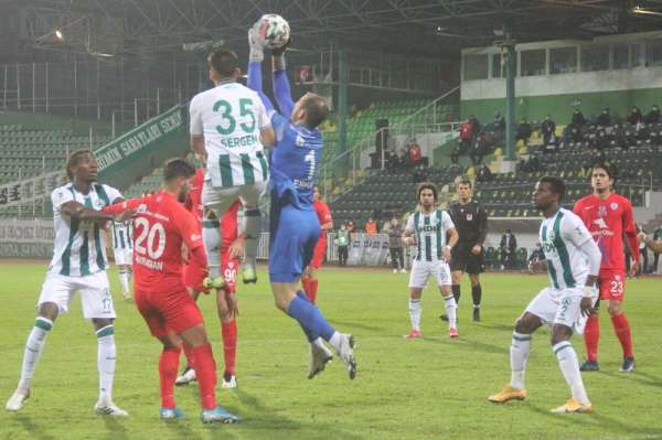 TFF 1. Lig: Giresunspor 0 - Altınordu: 0 (İlk yarı) 