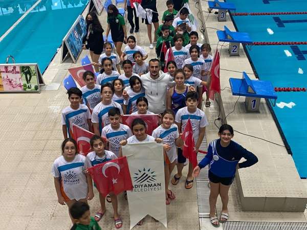 Başkan Kılınç, yüzmede dereceye giren sporcuları kutladı