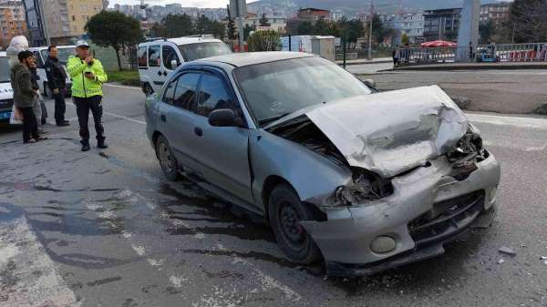 Samsun'da köpeğe çarpmamak için yavaşlayan araca otomobil çarptı: 3 yaralı