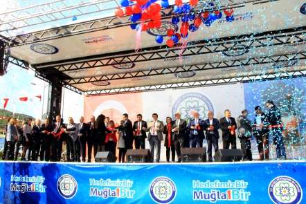 İlk güneş enerjili otogarı açıldı 