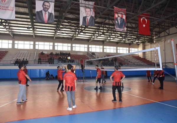 Ahlat'ta engellilere yönelik voleybol dostluk maçı düzenlendi