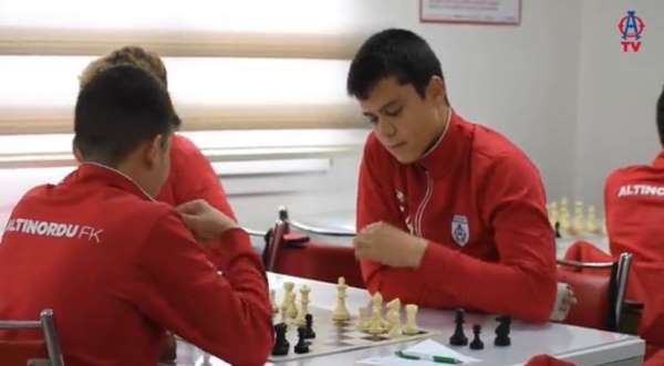 Altınordu'nun kalecisi, Satranç Şampiyonası'na hazırlanıyor