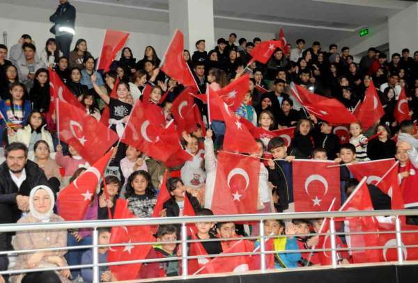 2. Ordu Komutanlığı bandosunun Cizre'deki konserini bin 500 kişi izledi