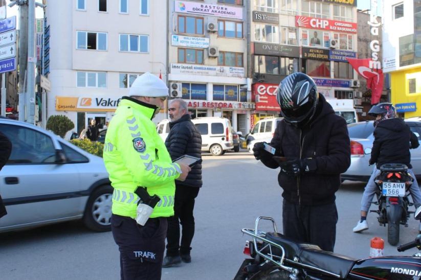 Samsun'da motosiklet sürücüleri denetime takıldı